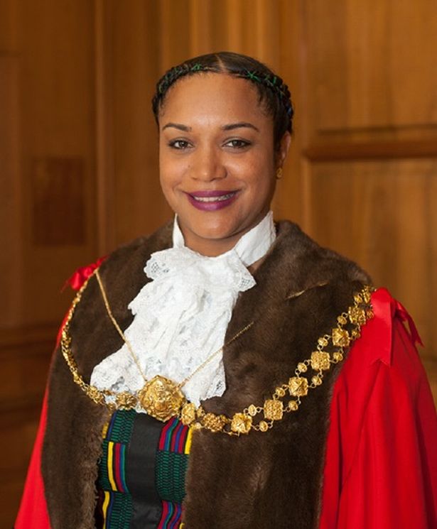 cleo lake in lord mayor's outfit